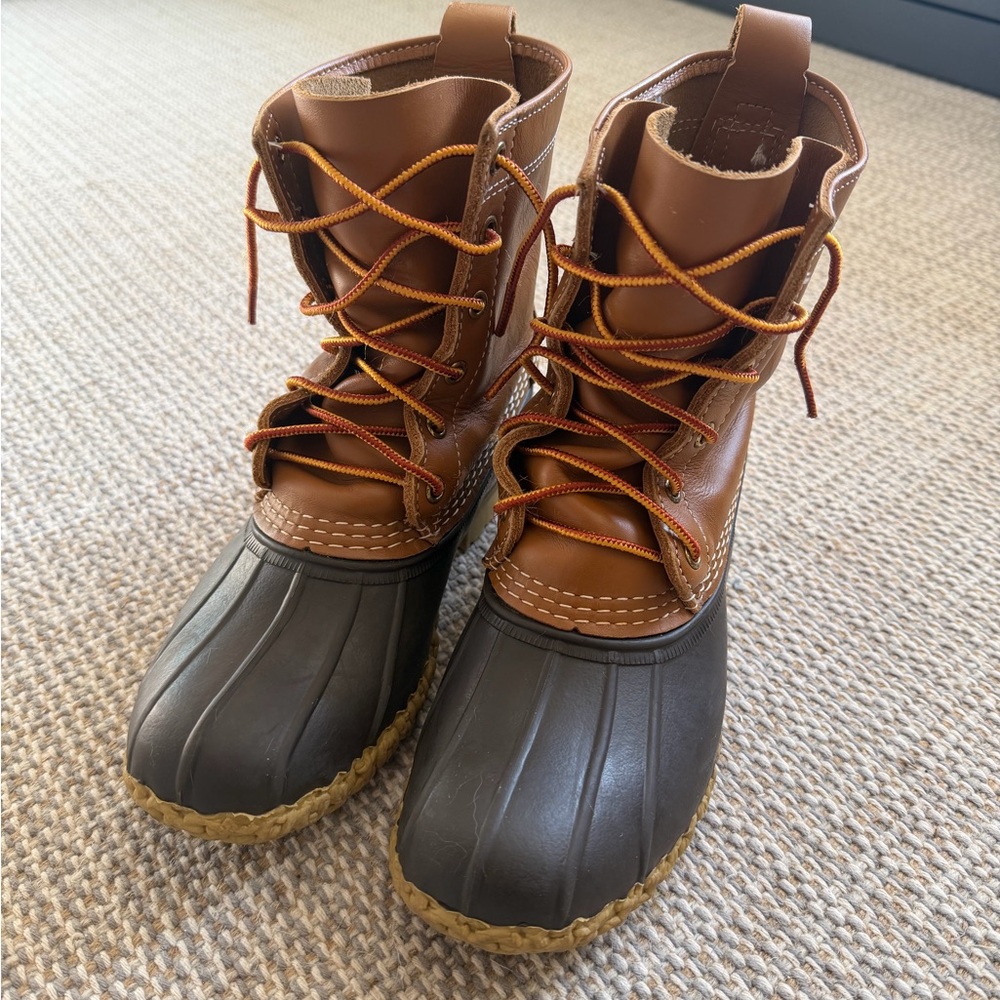 Classic L.L. Bean Boots (unisex kids 4) - Picture 3 of 6